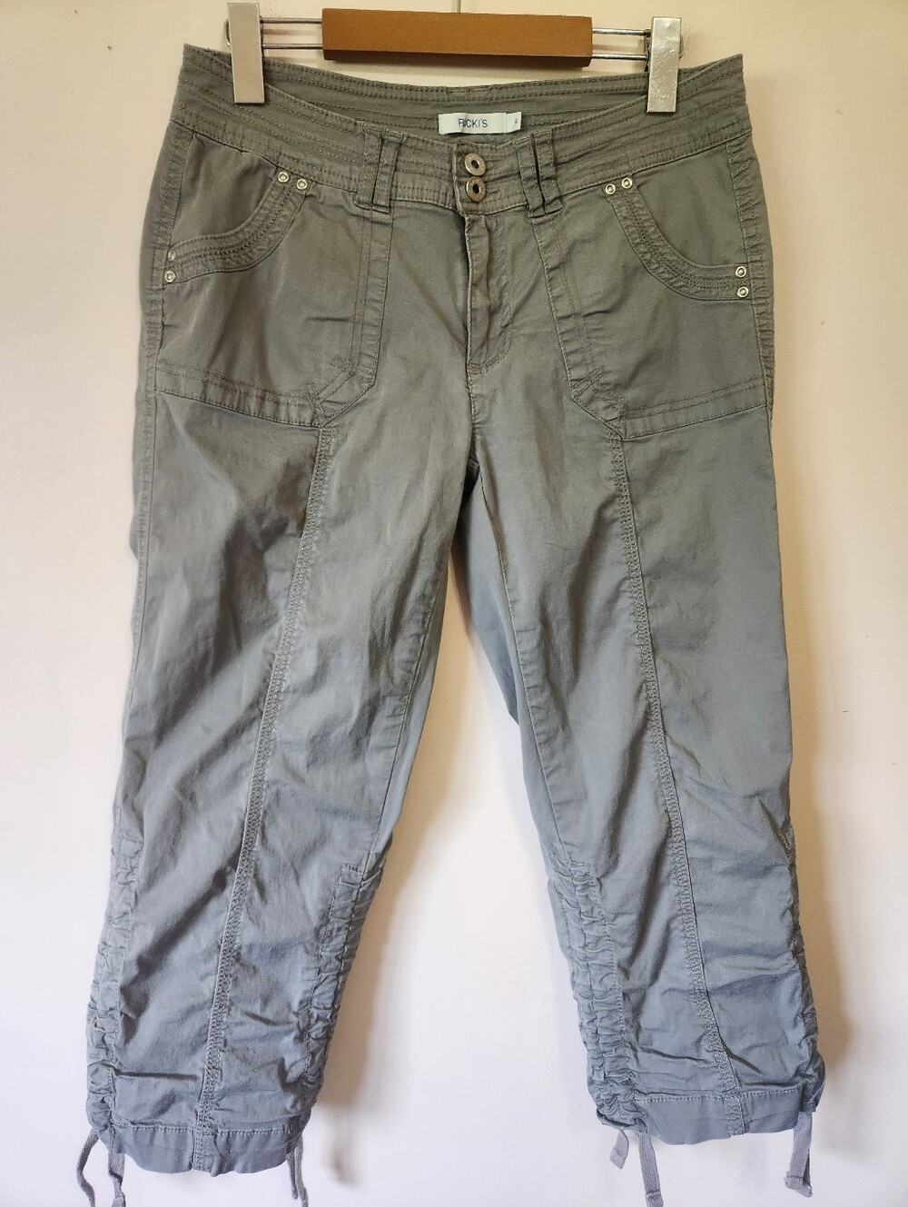 Ricki's Grey Ruched Tie Hem Capri Pants Size 6 Y2K Utility Gorpcore 2000s EUC